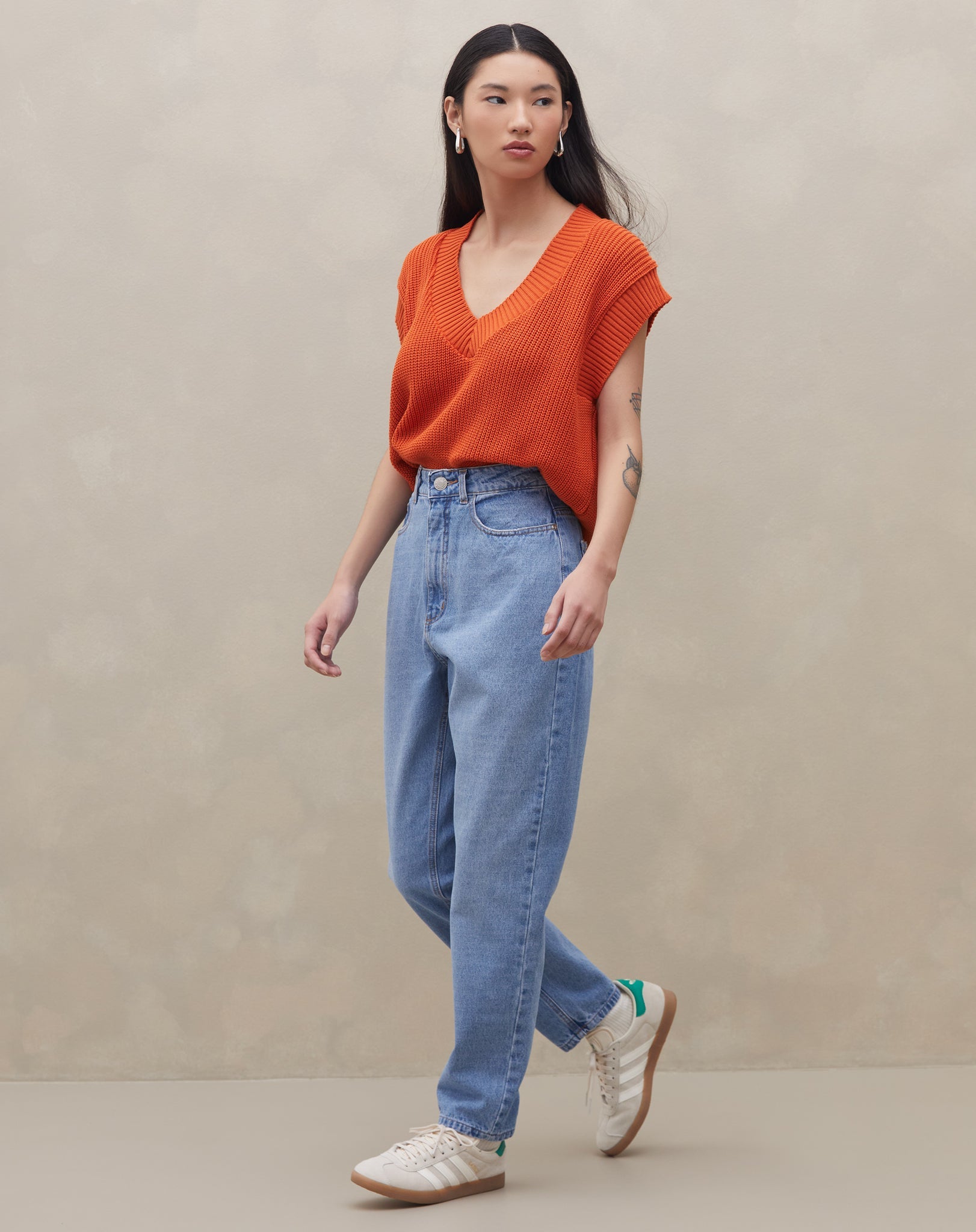 como não errar ao usar calça jeans clara