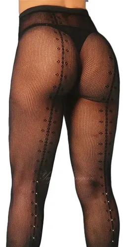 looks com short jeans e meia calça preta