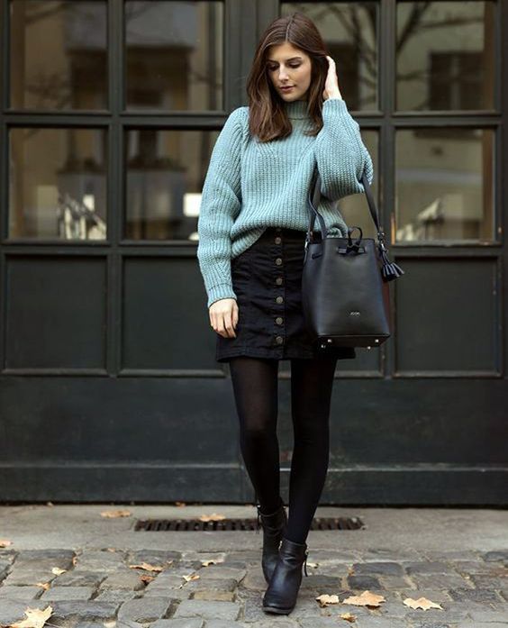 Looks com shorts jeans e meia calça preta