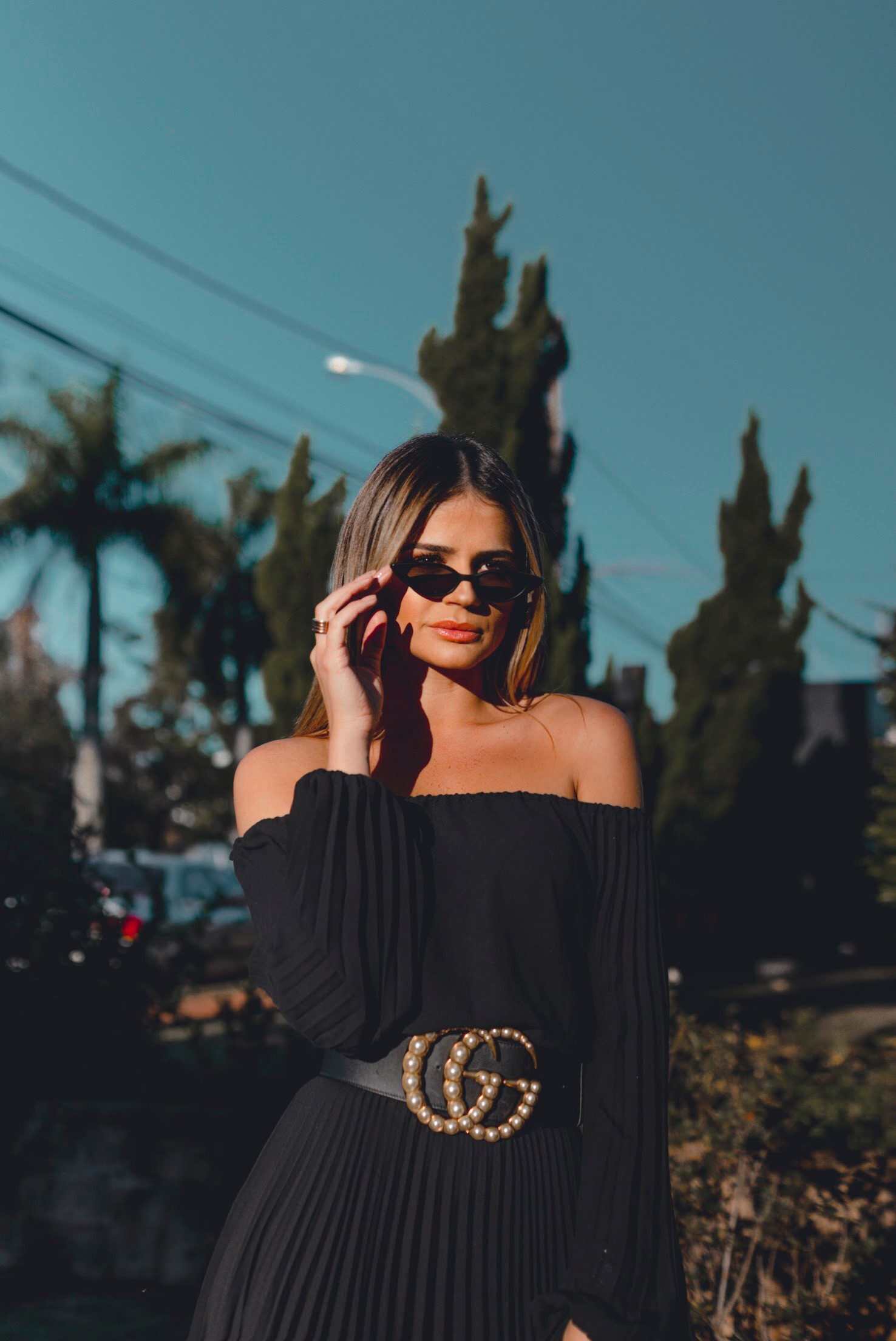 10 Ideias de Looks Casuais com Vestido Preto Básico