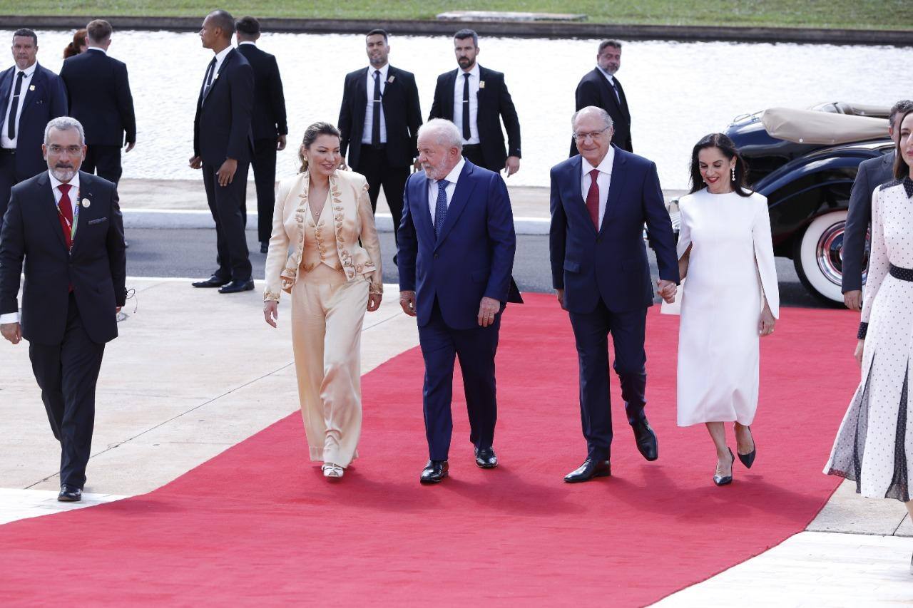 custo médio look oficial primeira dama