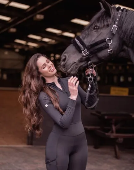 dress code polo feminino