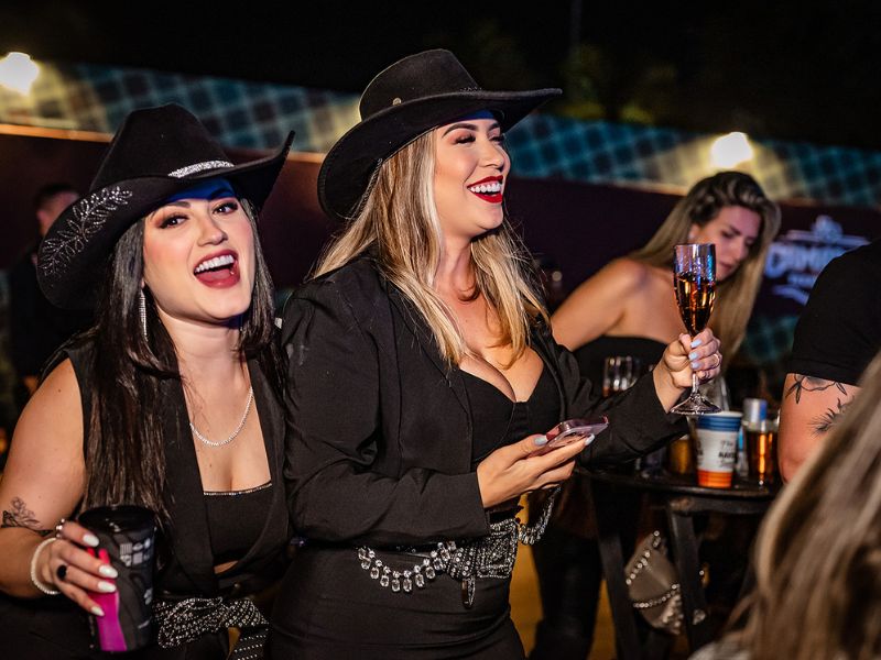 look balada eletrônica vs festival qual diferença