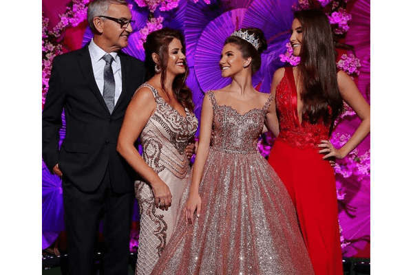 Acessórios e Calçados Essenciais para o Look da Mãe da Debutante