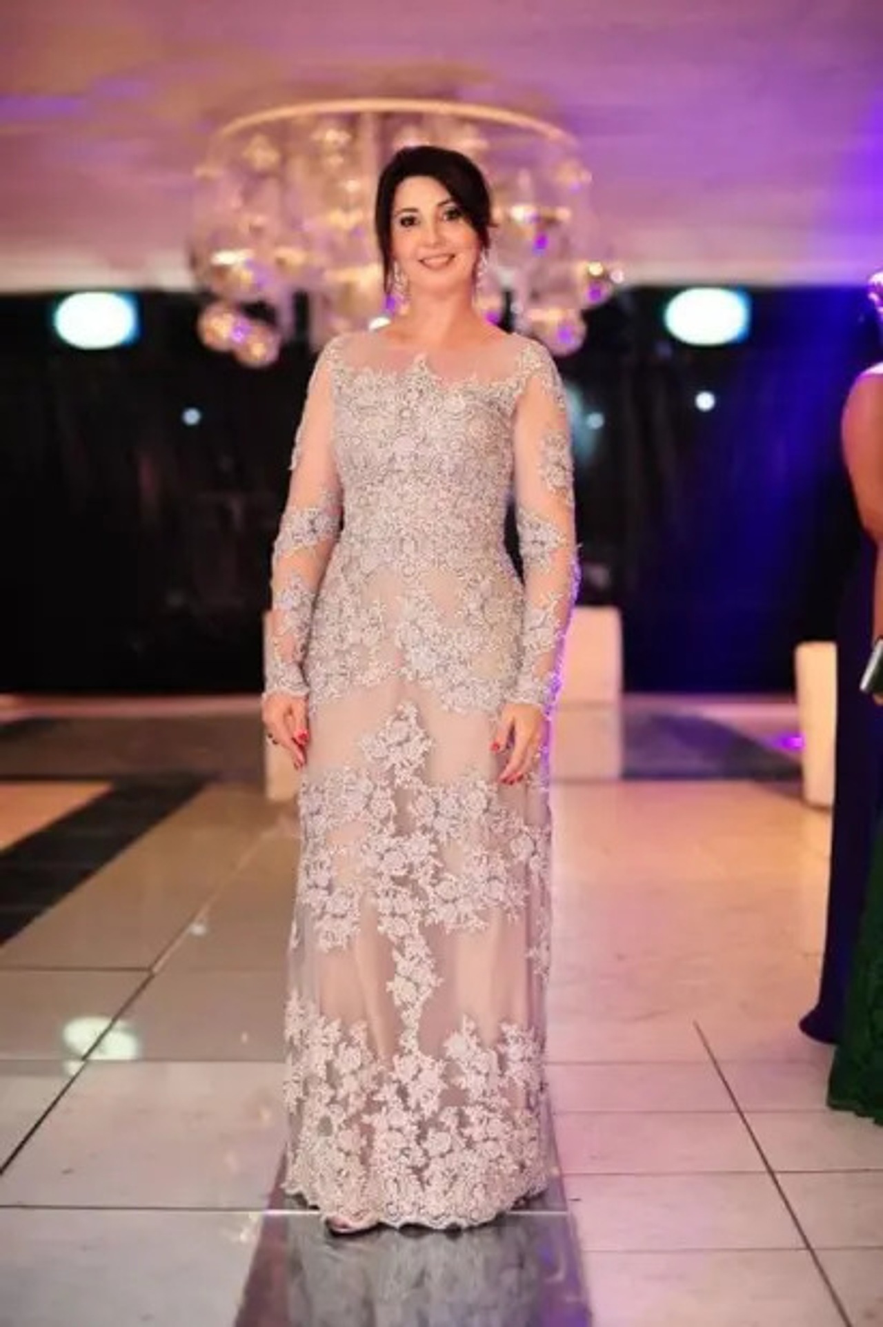 Os Melhores Tecidos e Cortes para Mães de Debutantes: Elegância e Conforto