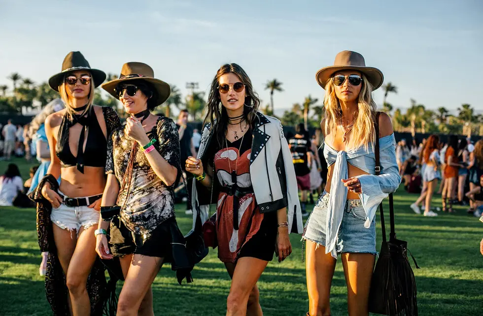 como usar botas western em looks de festival