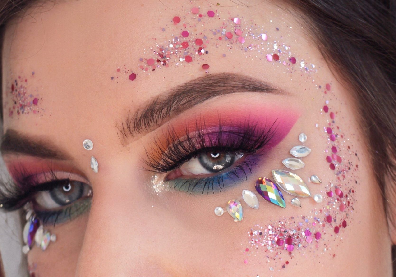 cola de cilios ou fixador de glitter para pedrinhas