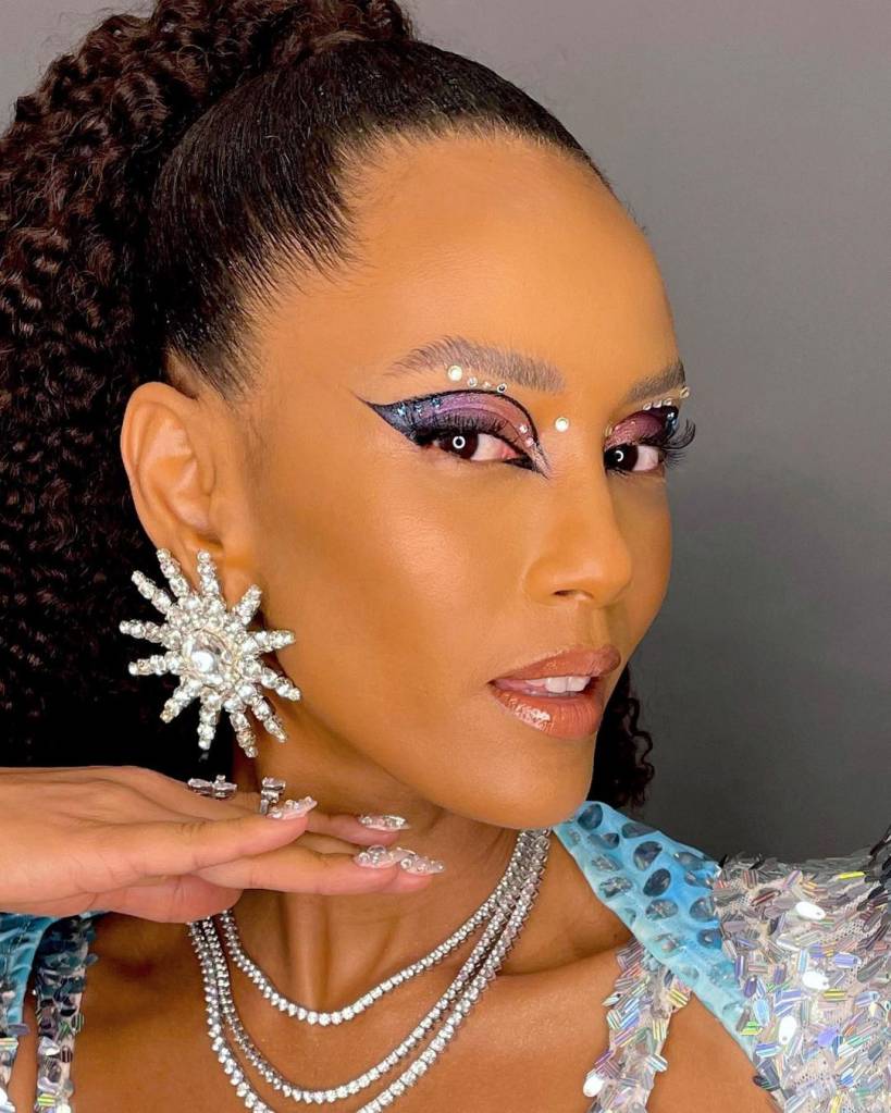 ideias maquiagem carnaval pedrinhas brilho