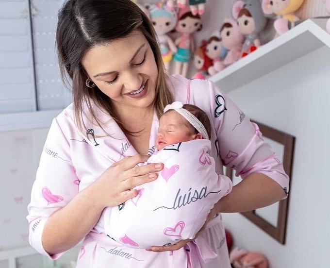 5 ideias de títulos:
1. Guia Completo: Como Escolher a Manta Perfeita para o Seu Bebê
2. Materiais e Tamanhos: Tudo Sobre Mantas para Recém-Nascidos
3. Manta de Saída de Maternidade: Elegância e Conforto para o Grande Dia
4. Manta Personalizada: Um Presente Inesquecível para o Seu Bebê
5. Dicas de Uso e Conservação: Mantenha a Manta do Bebê Sempre Nova