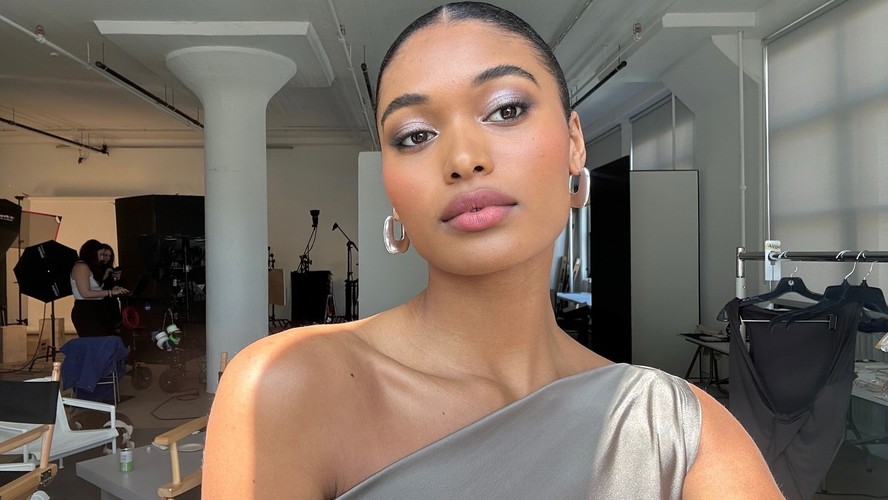 erros comuns ao fazer maquiagem anos 2000