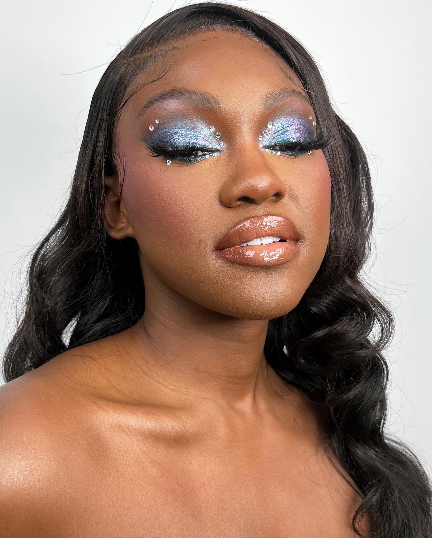 como nao borrar maquiagem azul dourado