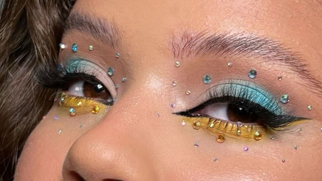 como fazer delineado de strass para carnaval