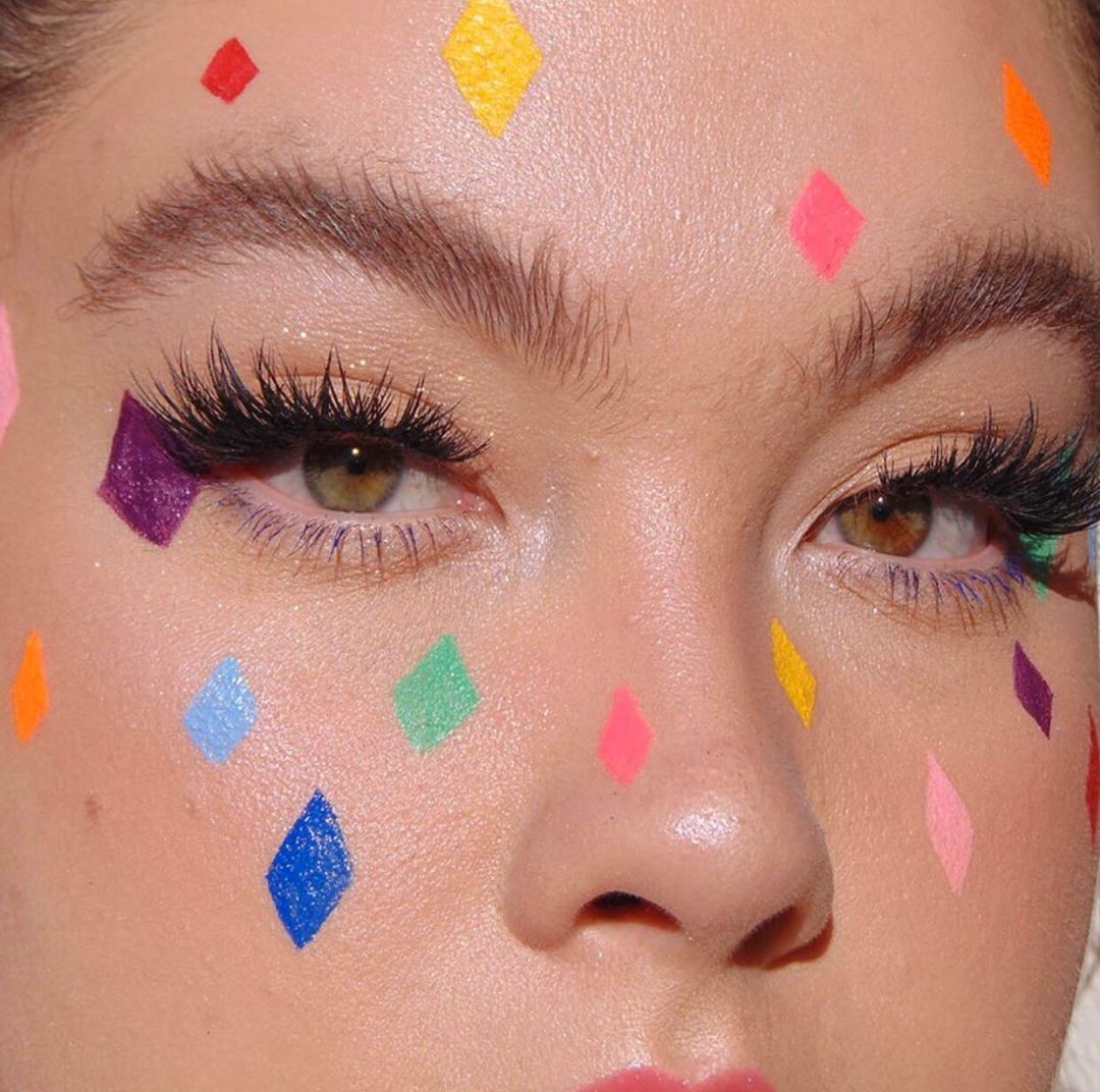 ideias de maquiagem colorida carnaval simples