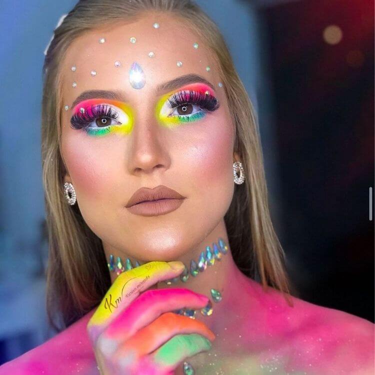 quanto custa maquiagem colorida carnaval completa