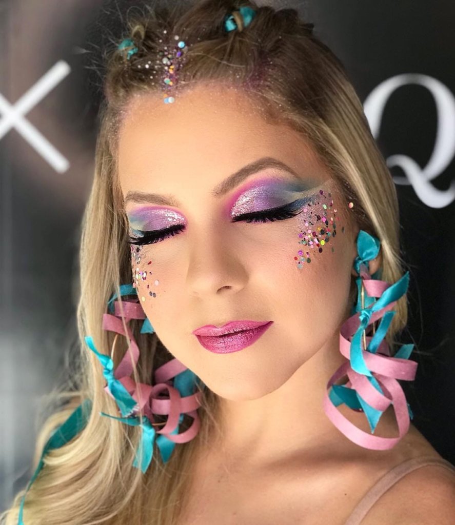 como fazer maquiagem colorida carnaval sereia