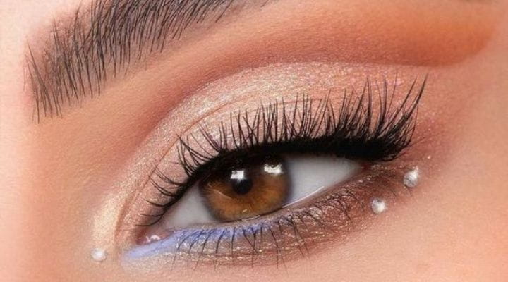 ideias de maquiagem com strass para festas