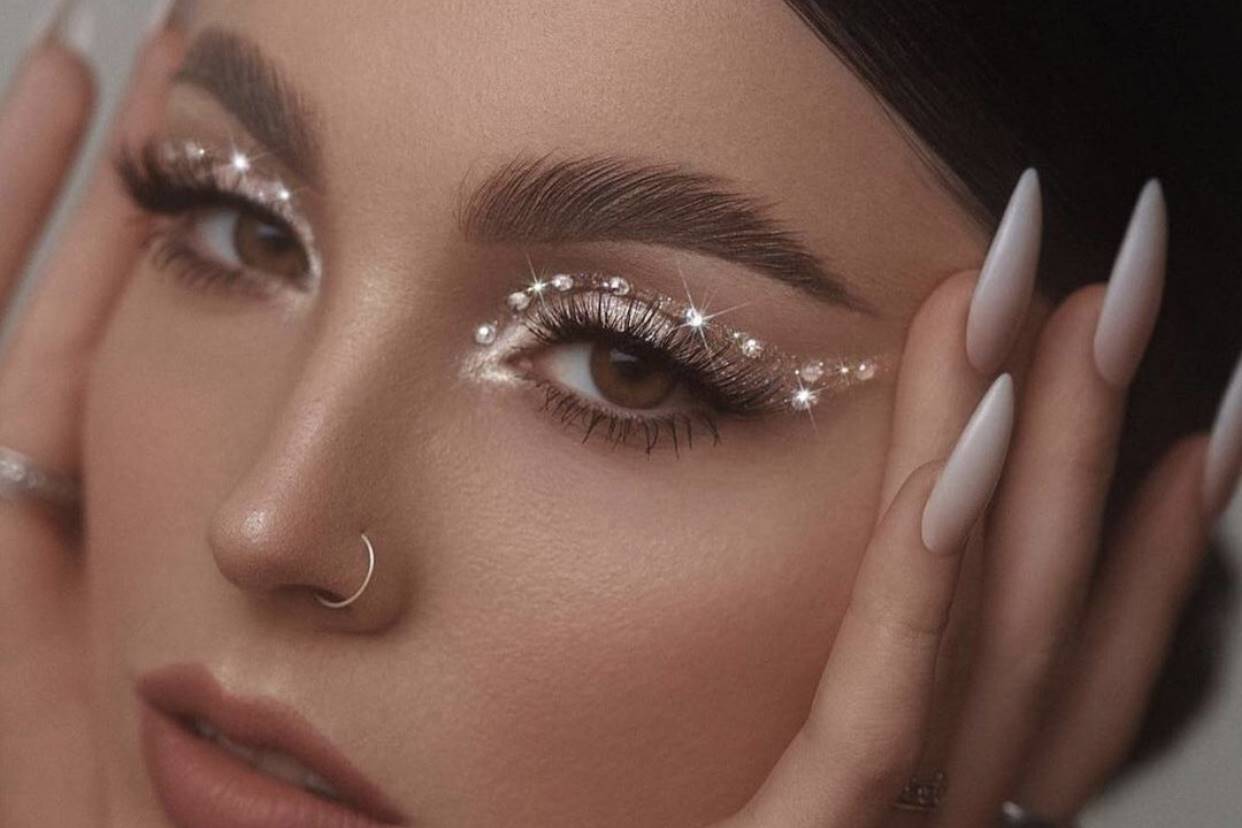 como fazer strass durar na maquiagem