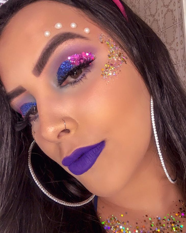ideias maquiagem carnaval glitter pedrarias