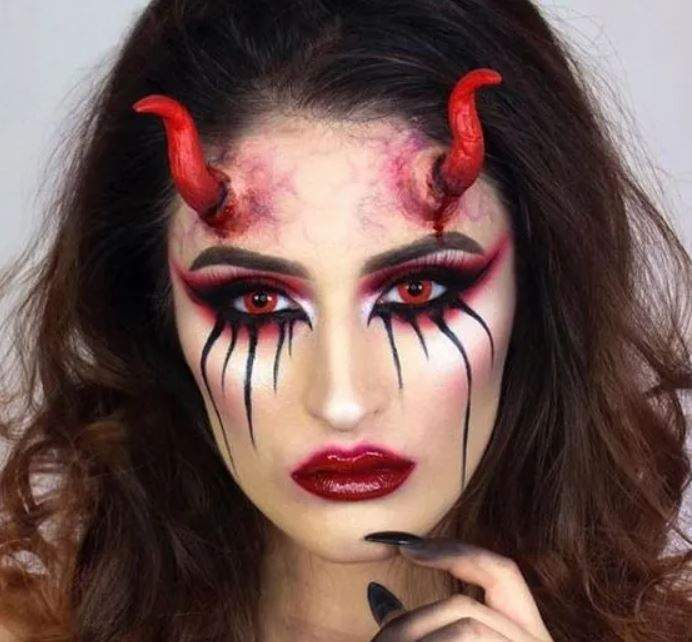 Maquiagem diabinha com chifre