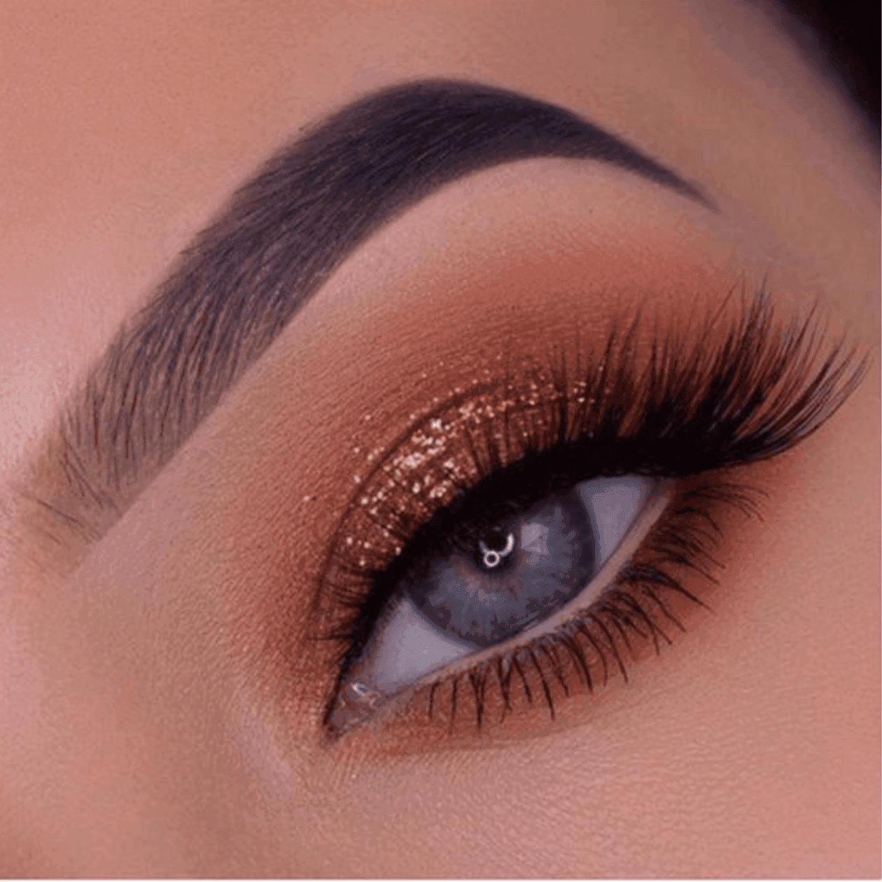 Maquiagem com sombras iridescentes