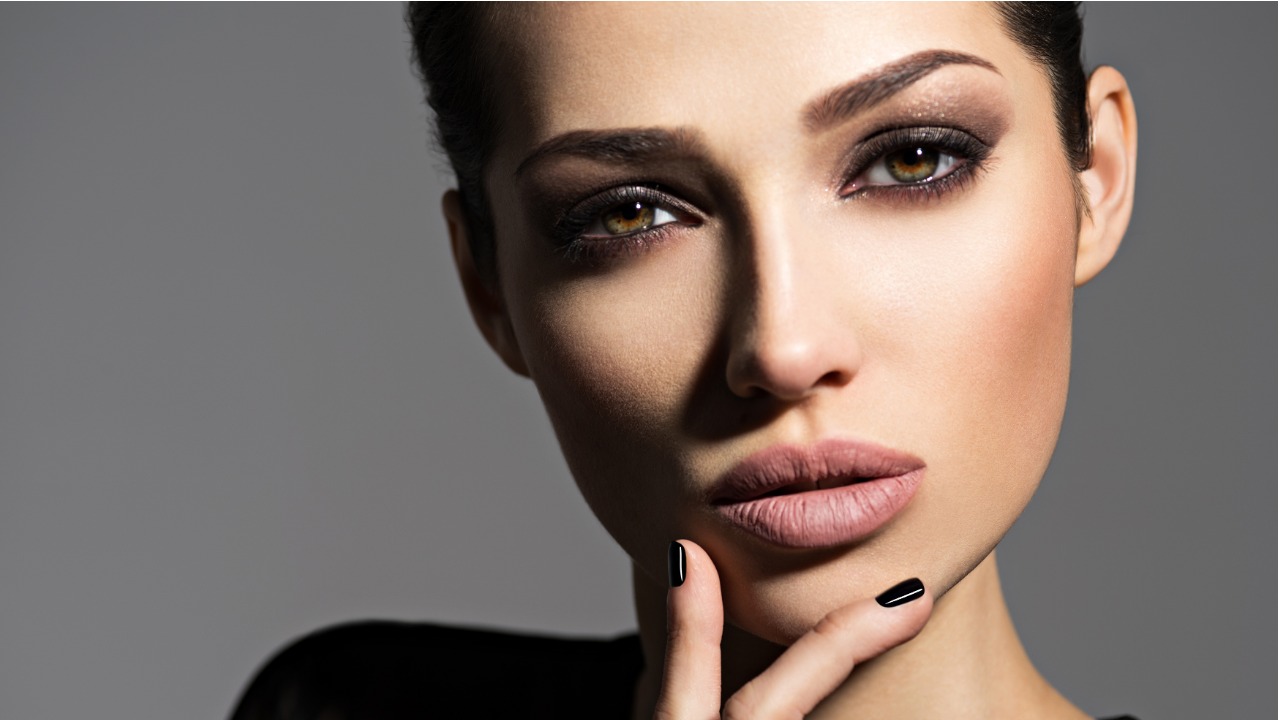 erros comuns maquiagem noturna escura