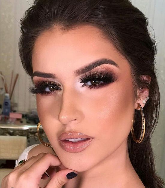 maquiagem natural ou marcante colação