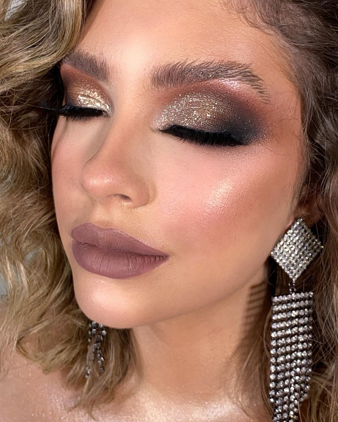 inspiração maquiagem formatura noite com glitter