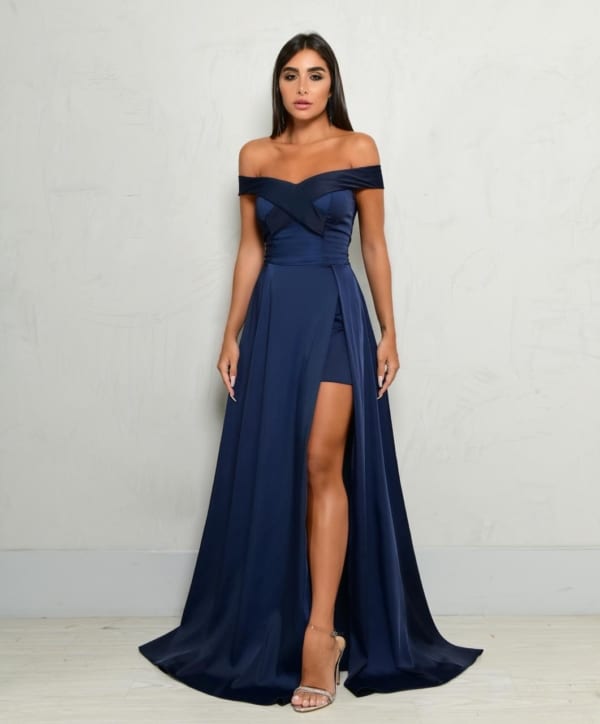 Como escolher o batom ideal para um vestido azul royal