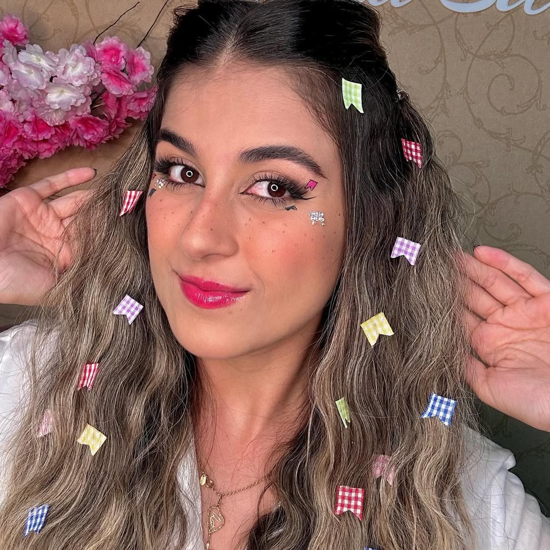 ideias de maquiagem para festa junina com glitter