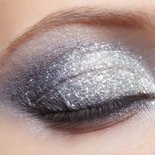 maquiagem prata com glitter