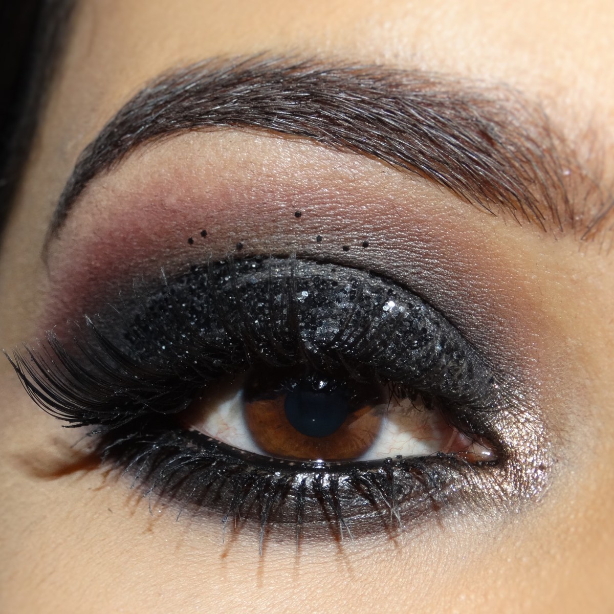 como evitar glitter caindo no rosto maquiagem preta