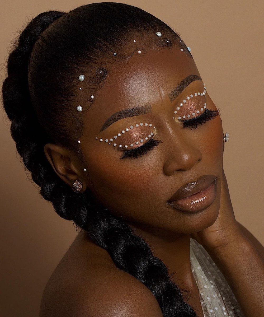 smokey eye preto com glitter vs delineado brilhoso