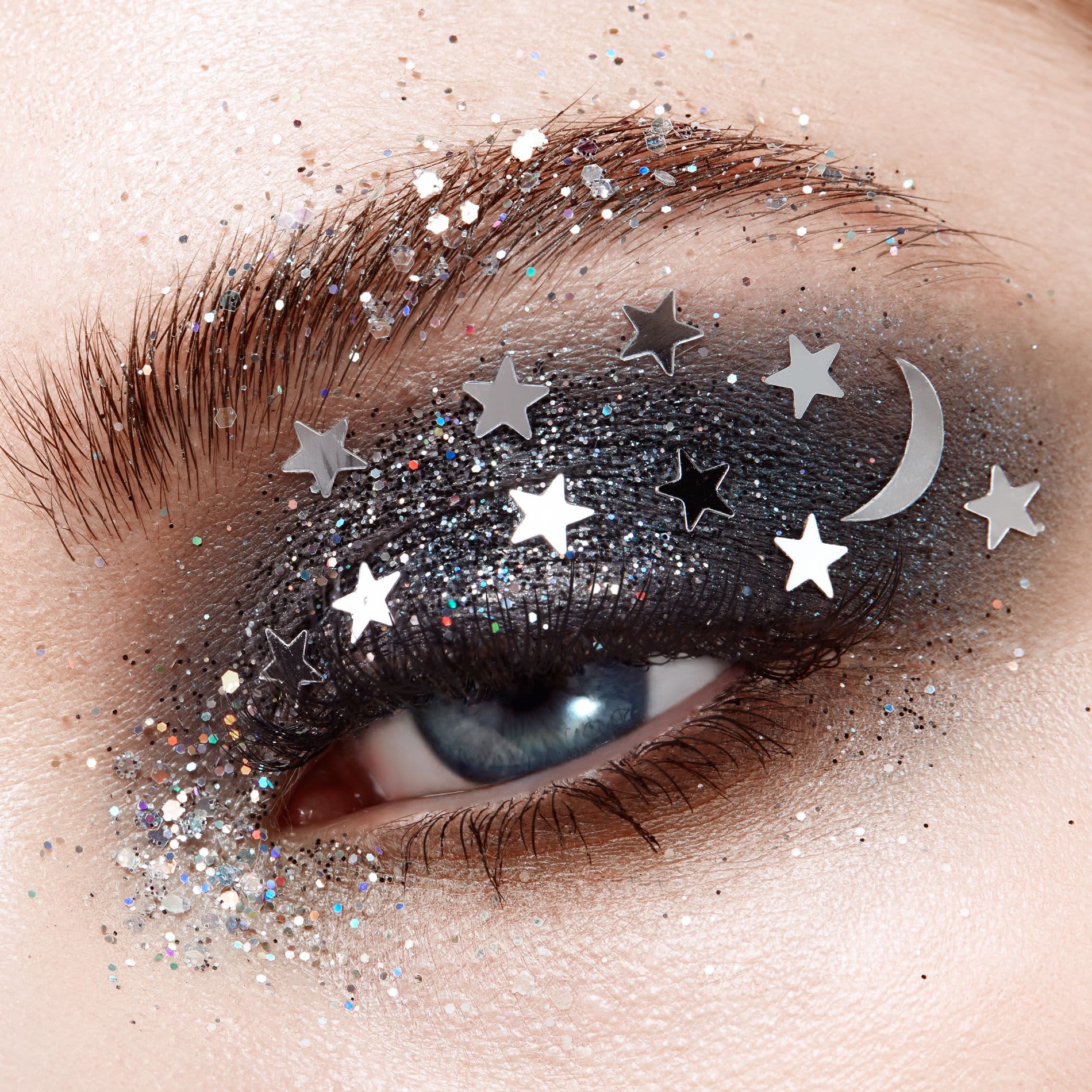 passo a passo smokey eye preto glitter dourado