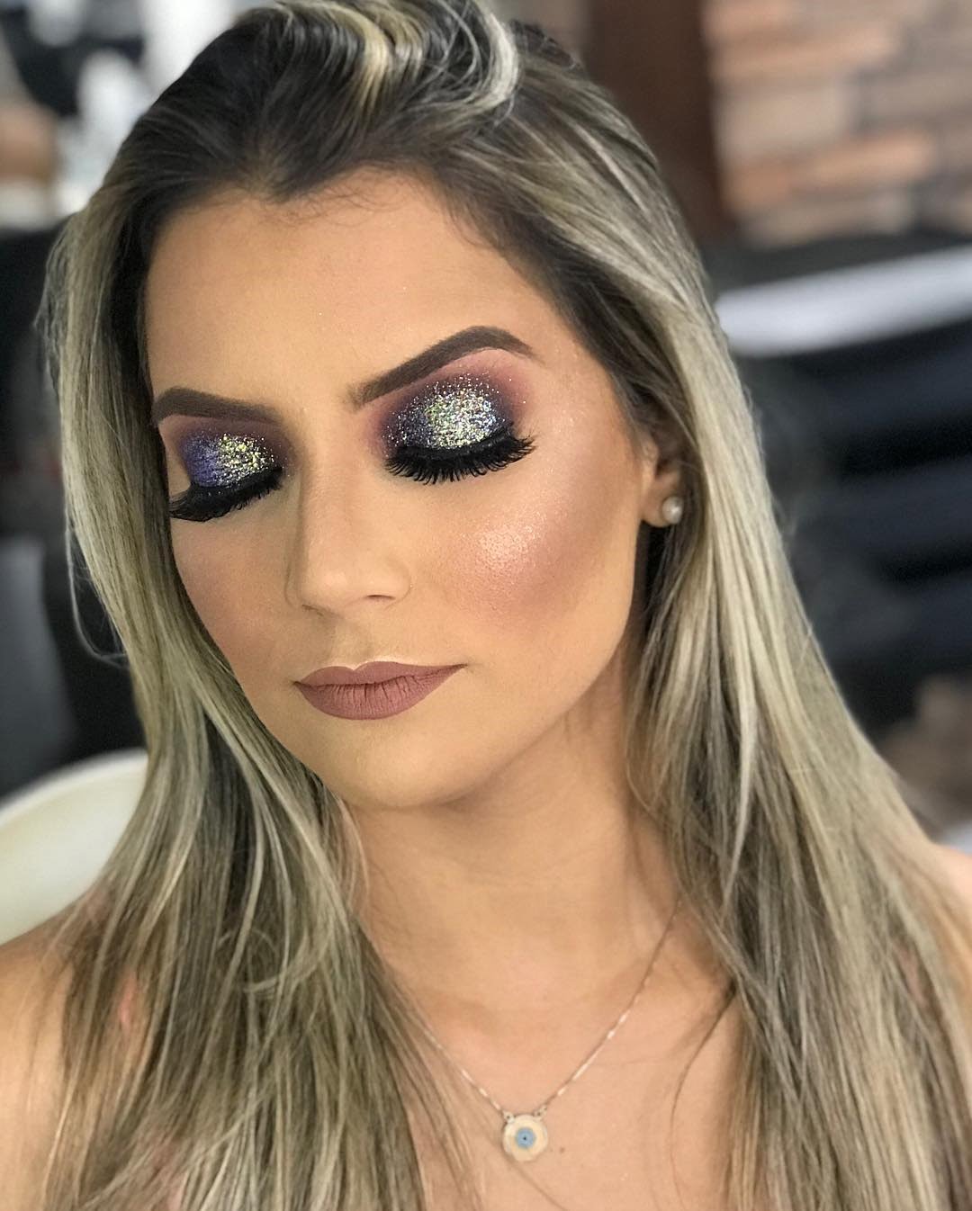 como evitar glitter caindo no rosto maquiagem preta