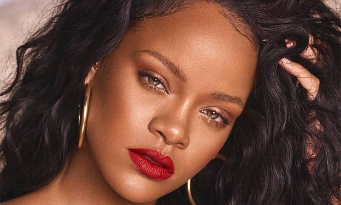look Rihanna maquiagem