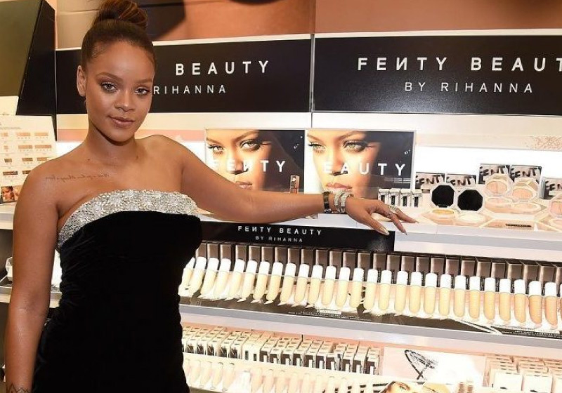 batom vermelho Rihanna