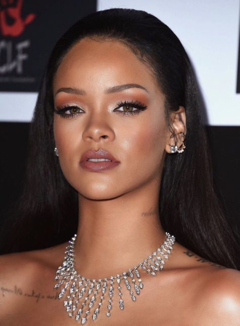batom vermelho Rihanna
