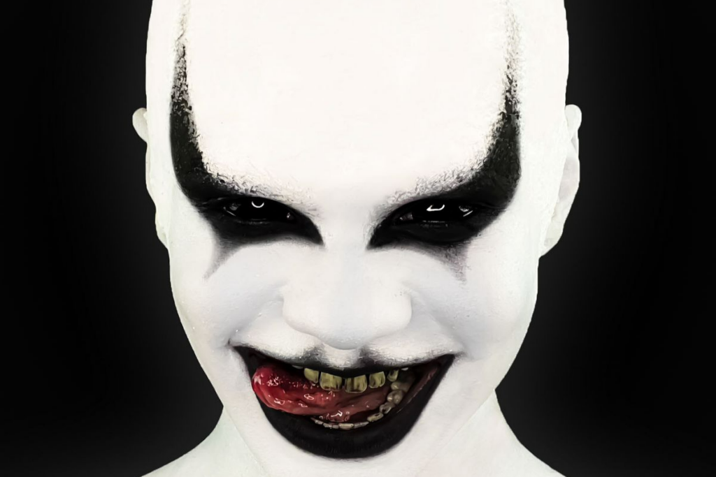 maquiagem rosto halloween com sangue falso