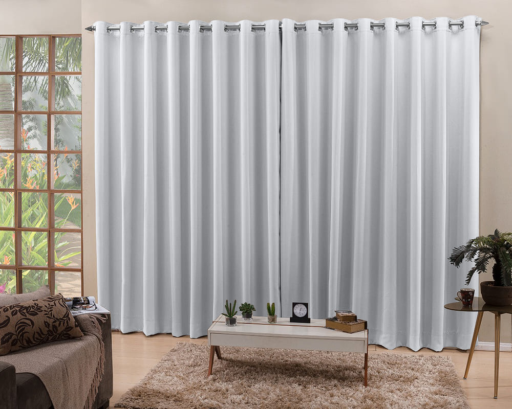 cortina de tecido ou PVC para quarto