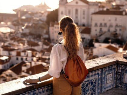 Melhores destinos para mulheres 40+ que viajam solo