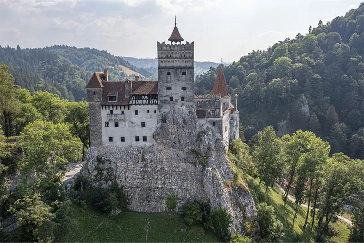 Histórias de Mulheres nos Castelos Europeus: De Rainhas a Arquitetas