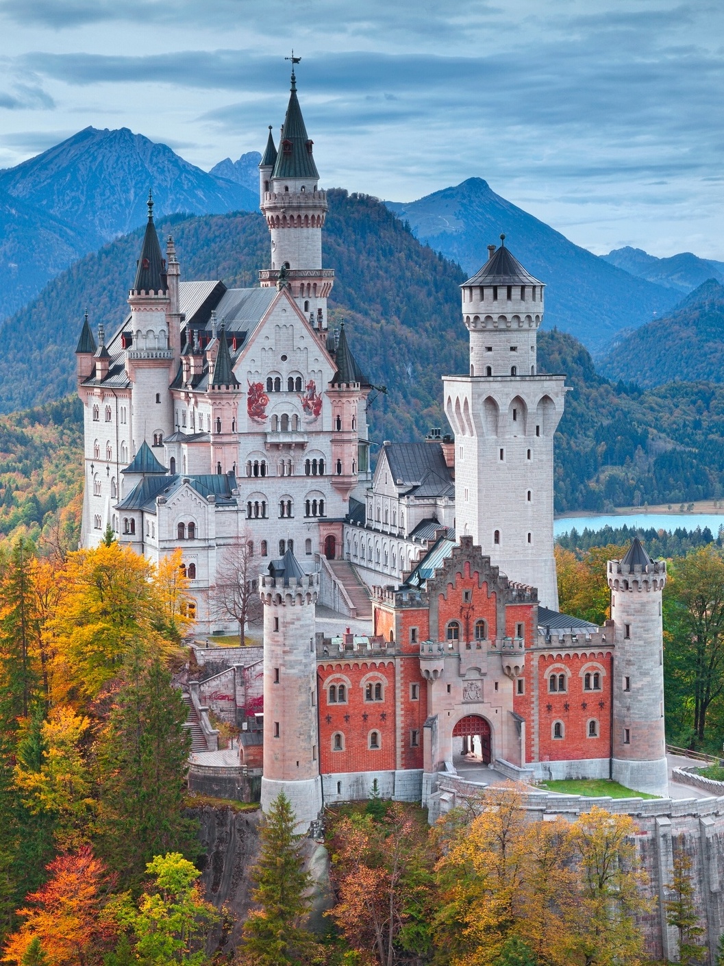 Histórias de Mulheres nos Castelos Europeus: De Rainhas a Arquitetas