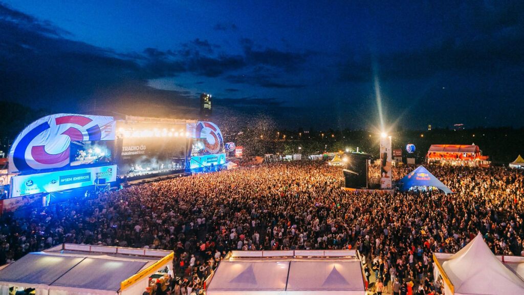 Melhores destinos para mulheres que amam festivais de música