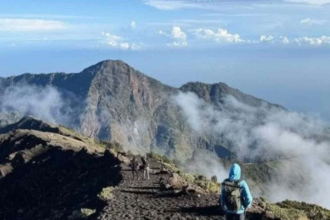 viagens de vulcão para mulheres viajando sozinhas