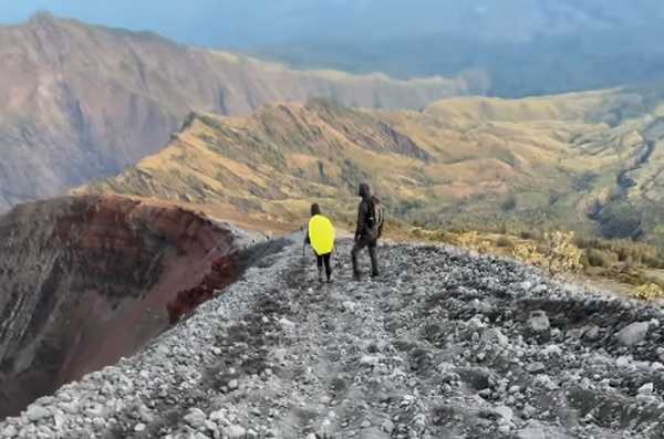 Melhores destinos para mulheres que amam trilhas de vulcão