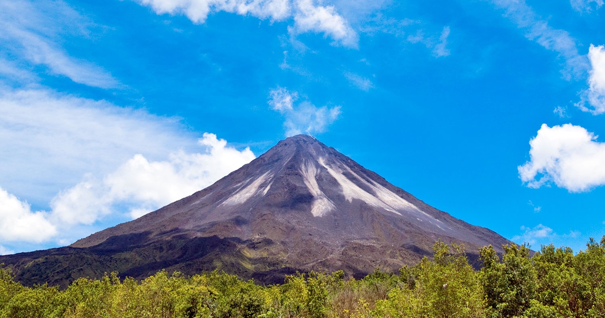 Melhores destinos para mulheres que amam trilhas de vulcão