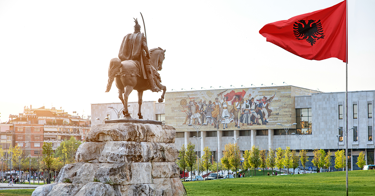 Descubra as praias paradisíacas da Riviera Albanesa