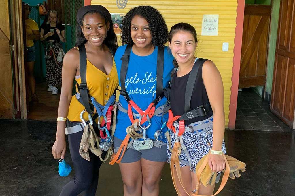 Transporte na Costa Rica: Shuttles Compartilhados vs. Ônibus Públicos para Mulheres Solo