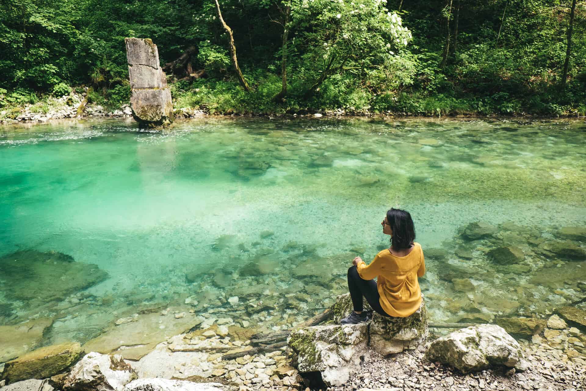 Explorando a natureza da Eslovênia: trilhas e lagos para viajantes solo