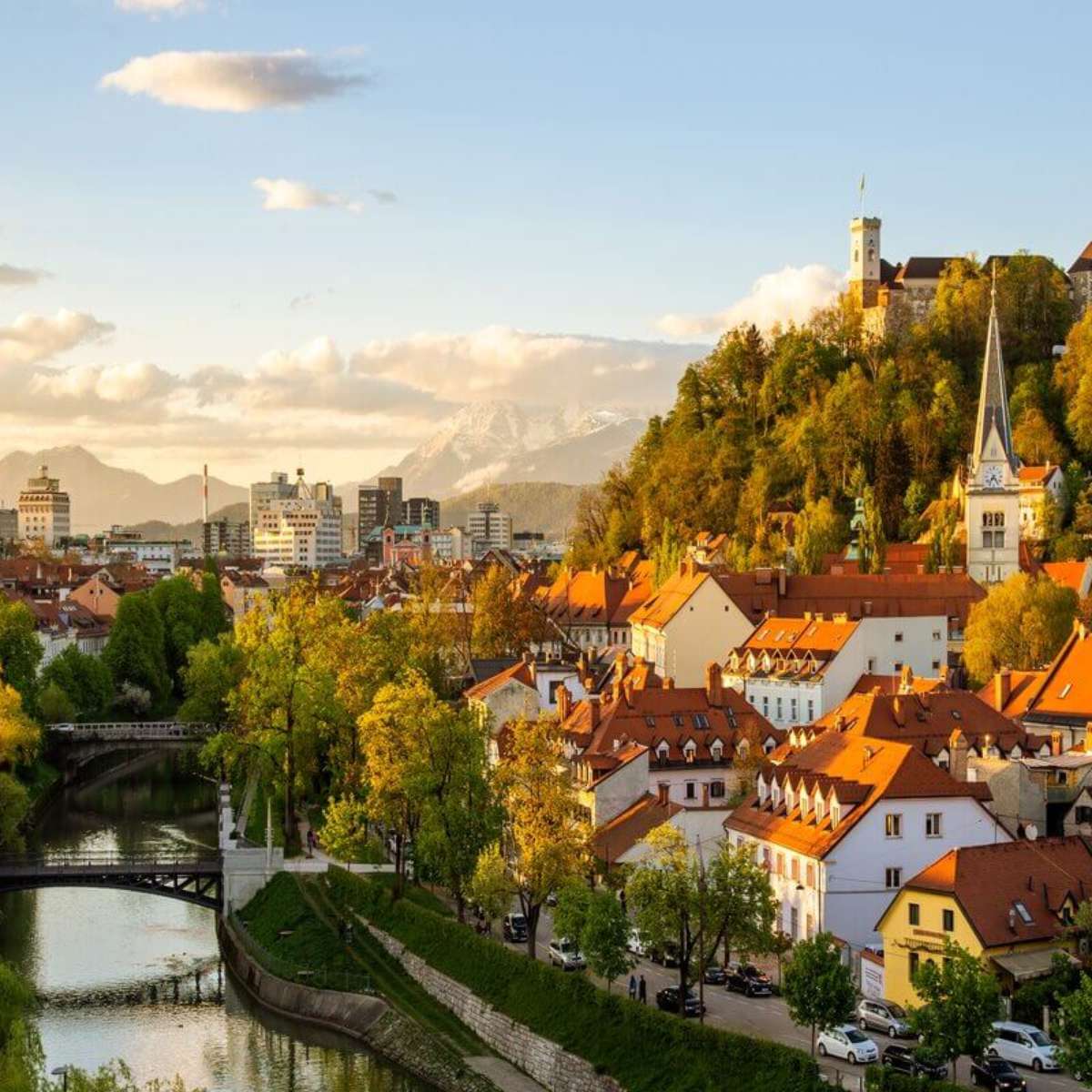 Dicas de segurança essenciais para mulheres viajando sozinhas na Europa Oriental